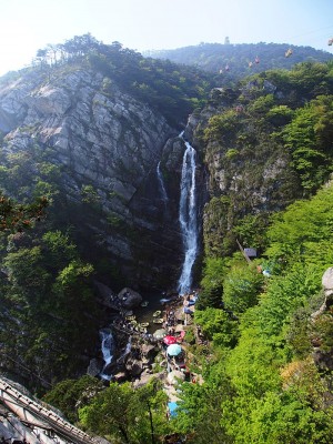 W15-180402 - 800px-大口瀑布_-_Dakou_Waterfall_-_2016.04_-_panoramio (1)